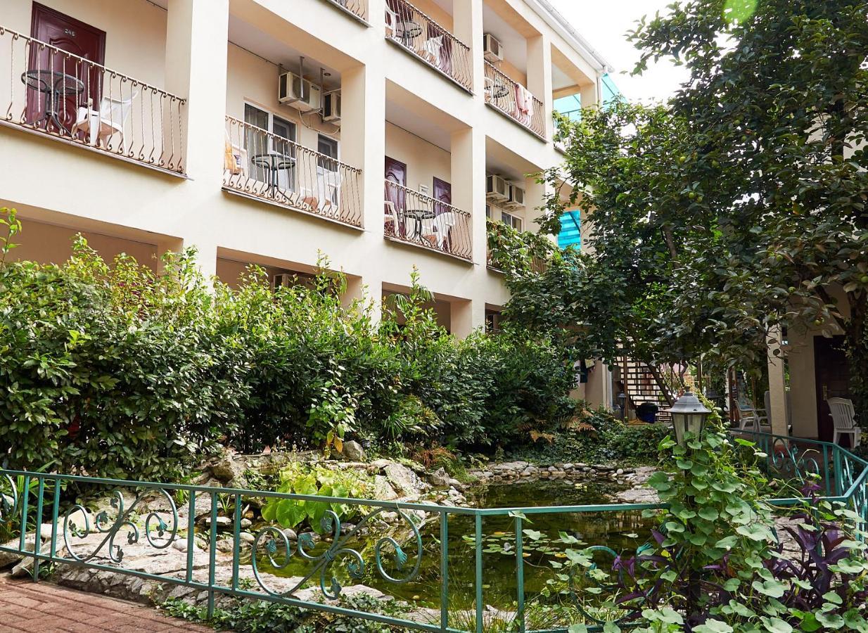 Отель Marco Club Гагра Экстерьер фото